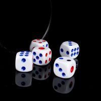 色子骰粒筛子数字色粒塑料骰子ktv酒吧用品夜场喝酒骰子 100粒/包U1