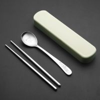 食品级不锈钢餐具套装学生居家旅游出行便携式爱心仿木柄可爱勺子I4|泰吉熊-绿(两件套)