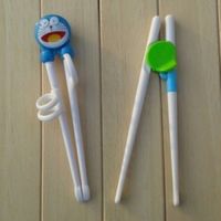 【实惠装】宝宝练习筷子学习筷纠正筷益智筷儿童筷子小孩生筷子K6|蓝色机器猫+绿色日式筷