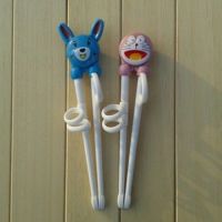 【实惠装】宝宝练习筷子学习筷纠正筷益智筷儿童筷子小孩生筷子K6|蓝色兔子+粉色机器猫