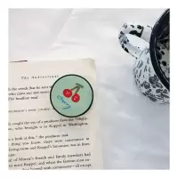 火豹卡通可爱花朵懒人指环支架刷剧桌面看电视折叠伸缩随身防摔个性创意新款情侣男女款苹果手机配件支架 一个樱桃手机座