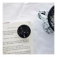 火豹卡通可爱花朵懒人指环支架刷剧桌面看电视折叠伸缩随身防摔个性创意新款情侣男女款苹果手机配件支架 黑色大理石手机座
