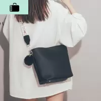 高级感洋气女士水桶包包女2020新款韩版百搭斜挎包时尚宽带单肩包NEW LAKE女斜挎包