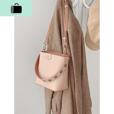 「奶茶橘子」包包2020新款斜挎包女百搭ins单肩水桶包时尚NEW LAKE女斜挎包