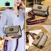 香港皮包包女2020新款百搭时尚胸包印花斜跨单肩宽带信封小方包NEW LAKE女斜挎包