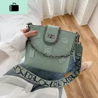 包包女2020新款韩版潮压花水桶包ins百搭宽带单肩斜挎包网红女包NEW LAKE女斜挎包