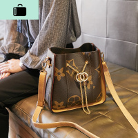 水桶包女2020春夏新款女包ins百搭大气斜挎包大容量洋气单肩手提NEW LAKE 卡其女斜挎包