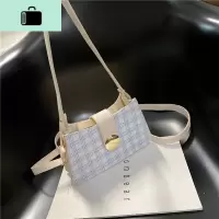 ins超火复古格子腋下包2020夏天韩版女斜挎包质感洋气百搭单肩包NEW LAKE女士单肩包