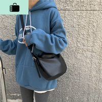 新款ins2020潮流港风休闲时尚简单肩斜挎手提包饺子包包女潮NEW LAKE 黑色
