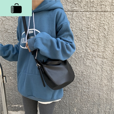 新款ins2020潮流港风休闲时尚简单肩斜挎手提包饺子包包女潮NEW LAKE 黑色