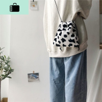 韩国ins简约土酷毛绒奶牛单肩包斜挎包抽绳束口收纳包手拎包潮女NEW LAKE女斜挎包