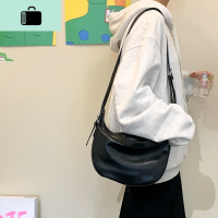 2020新款流行包包女百搭机能斜挎包韩版网红ins软皮单肩包NEW LAKE 黑色女斜挎包