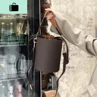 水桶包女斜挎包韩版2020新款时尚百搭洋气手提气质单肩包女大容量NEW LAKE