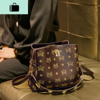 新款2020春季女包ins百搭斜挎包时尚复古印花大容量单肩水桶包潮NEW LAKE女斜挎包