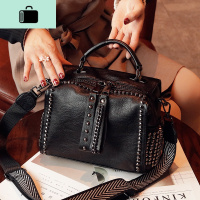铆钉包包女2020新款潮软皮枕头包百搭单肩包韩版休闲手提包斜挎包NEW LAKE 黑色女斜挎包
