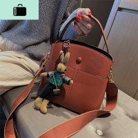 上新小包包女2020新款韩版洋气卡通宽带单肩包时尚百搭斜挎水桶包NEW LAKE女斜挎包