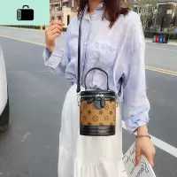 韩版新款ins港风超火包个性手提水桶包女包百搭单肩斜跨小包NEW LAKE女斜挎包