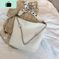 夏天百搭ins大包女2020新款潮大容量网红水桶包链条宽肩带斜挎包NEW LAKE女斜挎包