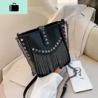 小包包女2020新款时尚流苏水桶包韩版百搭铆钉洋气软皮单肩斜挎包NEW LAKE女斜挎包