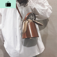 高级感上新包包女2020新款潮简约洋气单肩包包斜挎包女手提水桶包NEW LAKE女斜挎包