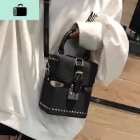 2020女新款包包韩版秋冬水桶包磨砂手提包百搭单肩斜挎包小箱子包NEW LAKE女士单肩包