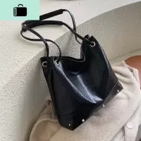 复古港风单肩包大包包女2020新款潮韩版百搭质感斜挎包时尚水桶包NEW LAKE女士单肩包