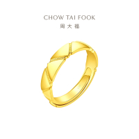 周大福精致时尚几何菱格纹足金黄金开口戒指(工费:560计价)F228116 