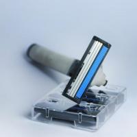 手动剃须刀刀头 手动3层刮胡刀片锐利三层刀片刀头。 1刀架30刀头送刀盒