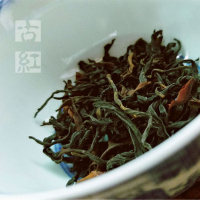 云南千年野生古树滇红春茶蜜香晒红凤庆红茶可做奶茶的高档养胃茶