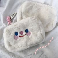 韩国ins风卡通笑脸包手拿包化妆包毛茸茸大容量收纳包可爱少女心
