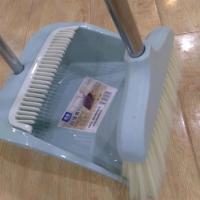 时尚扫把簸箕轻便好用扫地干净毛软壳硬低价热卖亏本甩完快来抢