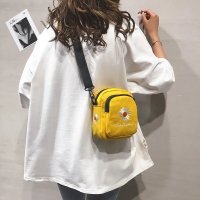 帆布小包包女2020新款韩版小雏菊刺绣小圆包休闲百搭单肩斜挎包潮