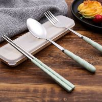 三件套小麦秸秆不锈钢套装成人勺子筷子叉学生便携式旅行餐具 牛油果绿 勺子+筷子+餐叉+收纳盒
