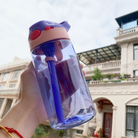 [带锁扣更安全]便携式儿童塑料杯学生吸管杯男女水杯可爱水壶 升级款紫色(带锁扣) 杯子+杯套+杯刷