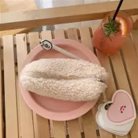 ins韩版少女心毛绒羊羔绒笔袋女中小学生徽章大容量文具盒收纳袋 牛奶白色 单个笔袋