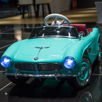 宝马儿童电动车四轮汽车带遥控玩具充电车可坐人小孩宝宝摇摆童车