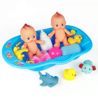 宝宝洗澡玩具浴盆娃娃戏水玩具组合小浴盆儿童仿真过家家玩具1-2-3岁 蓝色浴盆(2娃娃+2喷水+1捏捏叫)