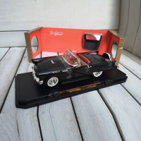 预定 路鹰 1:18 1957年 福特雷鸟 FORD THUNDERBIRD老爷车汽车模型车模 黑色92358