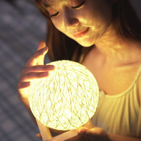 创意ins台灯卧室床头柜网红小夜灯少女月球星空投影梦幻睡眠