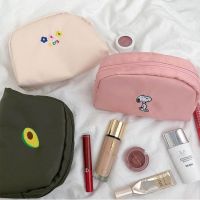 大容量史努比化妆包韩版学生可爱卡通收纳便携牛油果泫雅小花包包