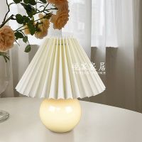 北欧创意实木卧室装饰百褶网红小夜灯喂奶月子灯婚庆礼物护眼台灯