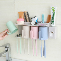 新款免打孔牙刷架挤牙膏器吸壁吸盘挂壁洗漱套装牙膏收纳架