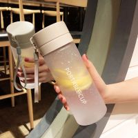 大容量运动水杯子塑料夏天男女学生便携简约清新森系防摔大号水瓶