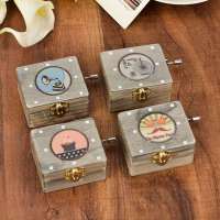 生日礼物女生女孩旋转手摇音乐盒发条八音盒儿童玩具同学毕业礼物|喷绘木盒A随机一个 普通原包装