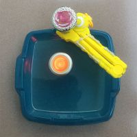 梦幻陀螺玩具儿童发光旋转手动拉线合金陀螺玩具升级版战斗男孩