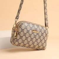 包包女2020新款斜挎手拿小包中年女士包包简约百搭单肩手机零钱包