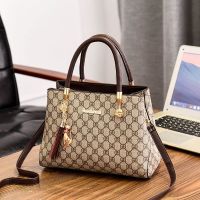 真皮质感女士包包新款妈妈包时尚单肩斜挎包2020春夏手提包韩版潮