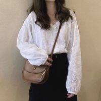 白色蕾丝v领衬衫女春秋季新款韩版设计感小众长袖勾花镂空上衣潮