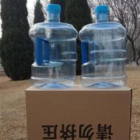 加厚7.5升手提纯净水桶 饮水机桶5l户外容器食品级10升打水桶带盖|蓝色7.5升2个箱装