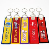 湖人勇士骑士雷霆火箭公牛76人纪念品机织布背包包挂件钥匙扣N4